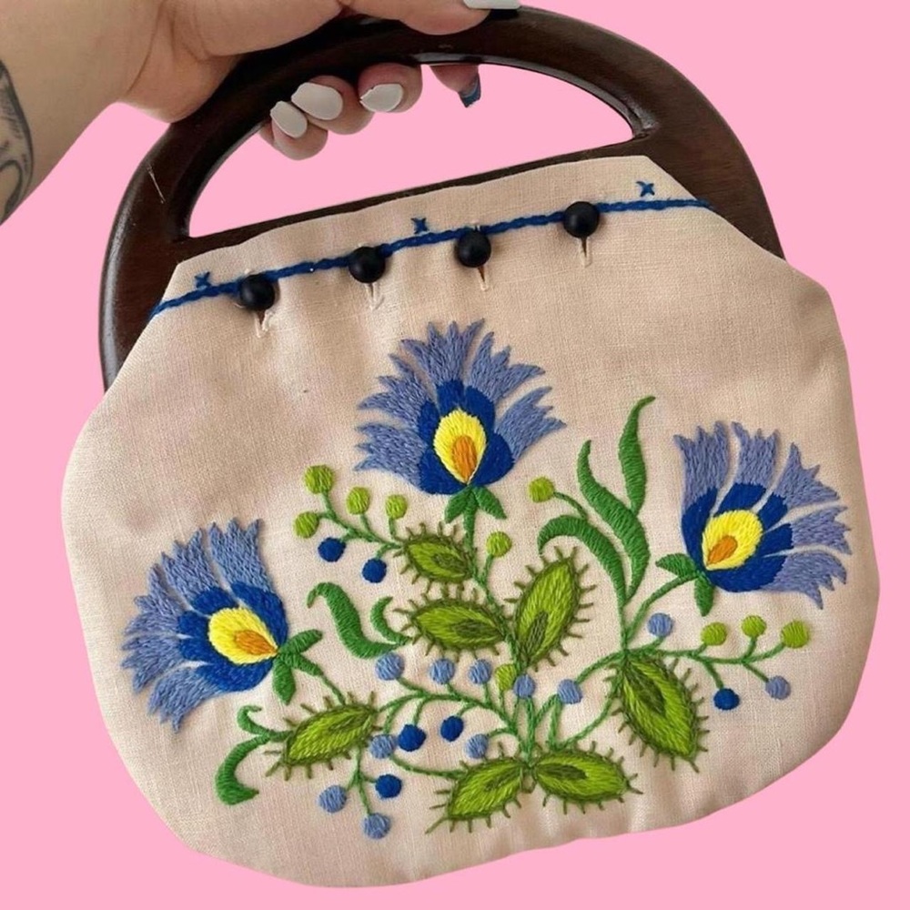 Vintage Embroidered Floral Handbag